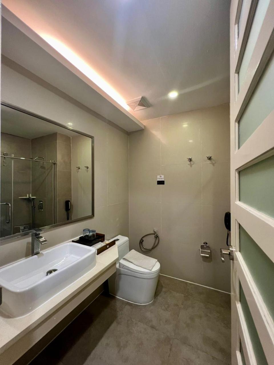 SDK Livingston Hotel מראה חיצוני תמונה